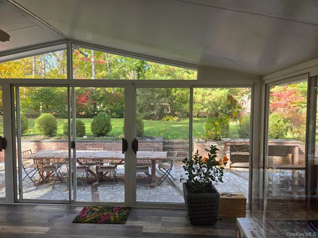 $949,000 | 7 Flamingo Drive, Smithtown, NY 11787