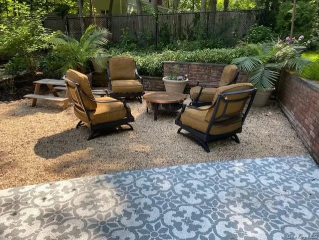 $949,000 | 7 Flamingo Drive, Smithtown, NY 11787