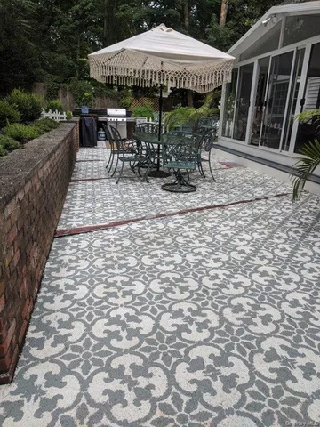 $949,000 | 7 Flamingo Drive, Smithtown, NY 11787