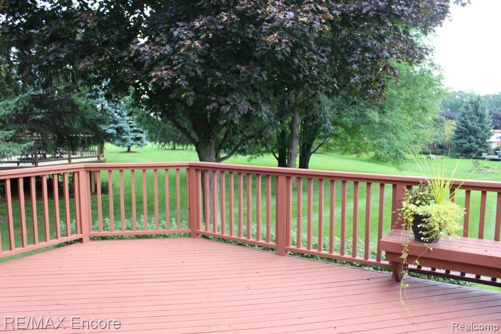 2331 Cumberland Road Rochester, MI 48307 - Photo 15 of 52 Deck 2.jpg