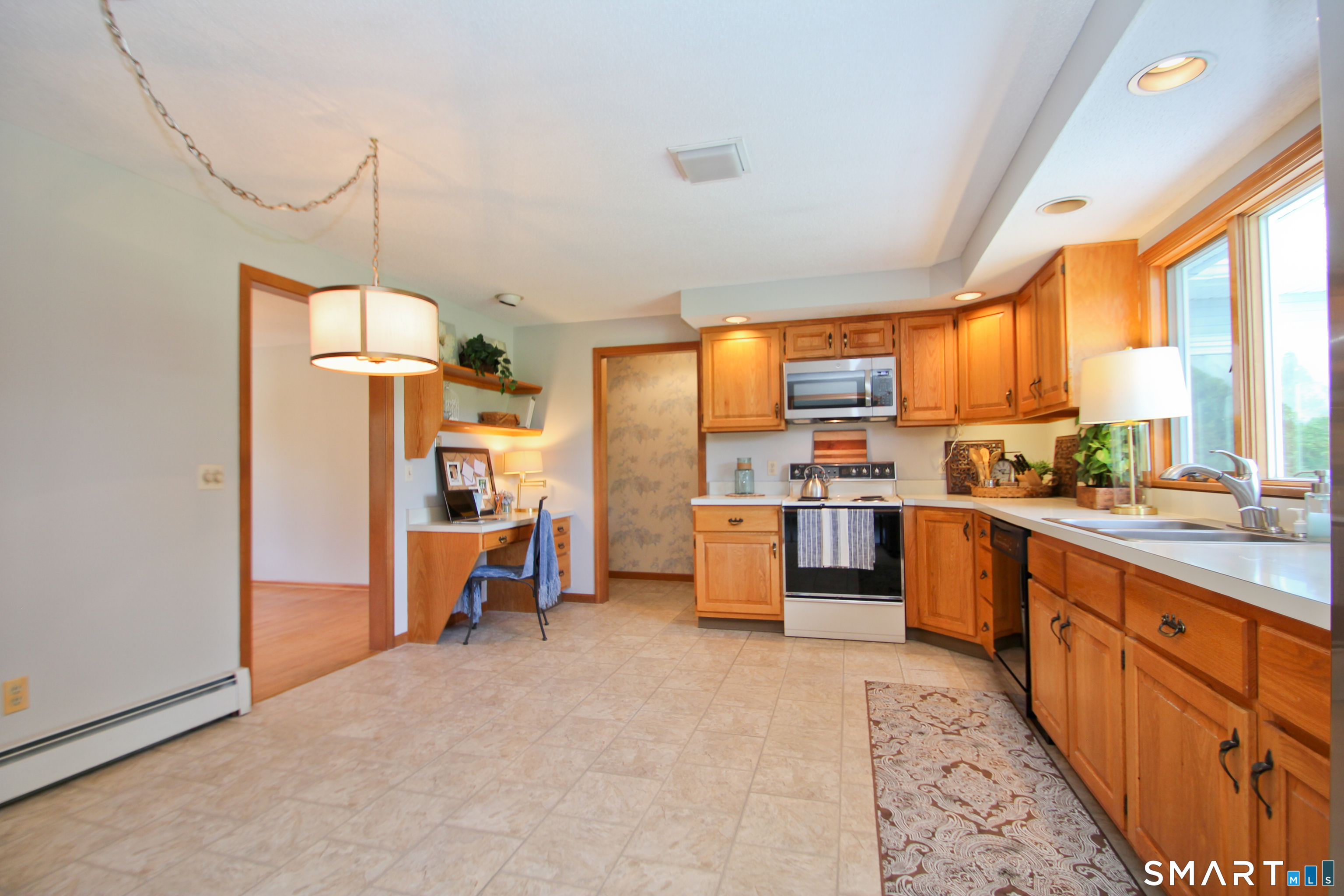 310 Thompsonville Road Suffield, CT 06078 - Photo 8 of 40