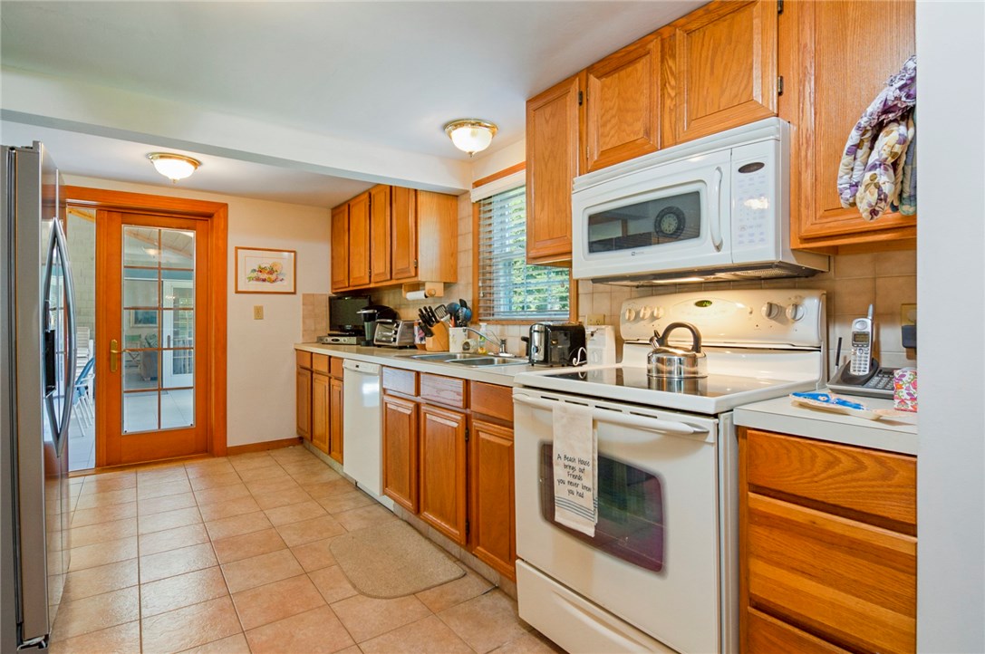 61 Torrey Road South Kingstown, RI 02879 - Photo 9 of 36 Kitchen
