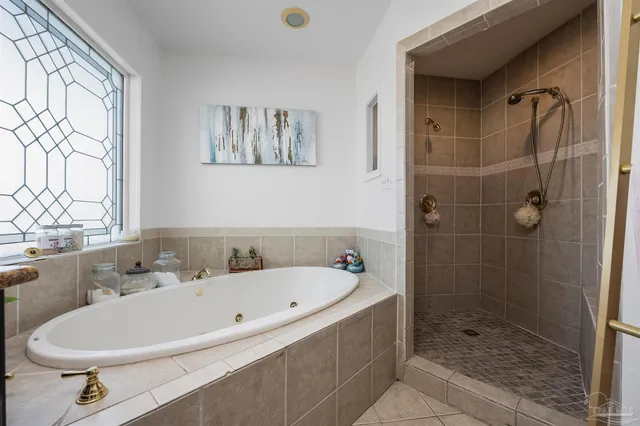 $899,999 | 976 Grand Canal Street, Gulf Breeze, FL 32563