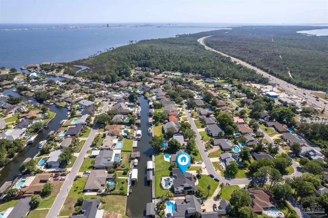$899,999 | 976 Grand Canal Street, Gulf Breeze, FL 32563