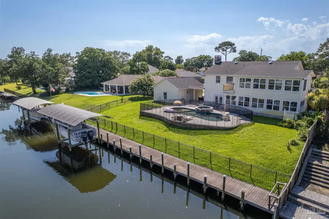 $899,999 | 976 Grand Canal Street, Gulf Breeze, FL 32563