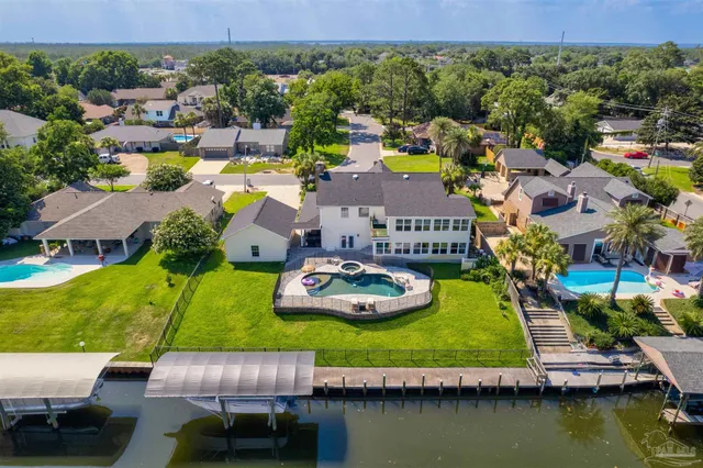 $899,999 | 976 Grand Canal Street, Gulf Breeze, FL 32563