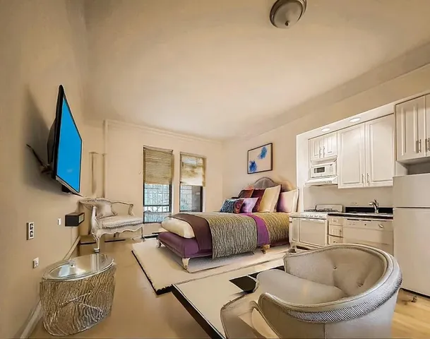 $2,695 | 214 East 51st Street, Unit 1F | Midtown East