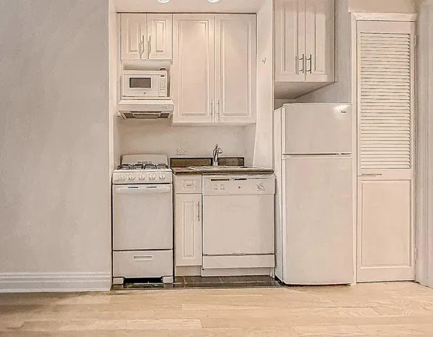 $2,695 | 214 East 51st Street, Unit 1F | Midtown East