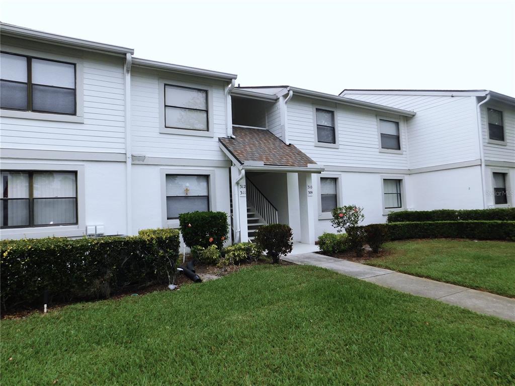 310 Windward Place, Unit 26 Oldsmar, FL 34677 - Photo 1 of 1 a front view of a house with a garden