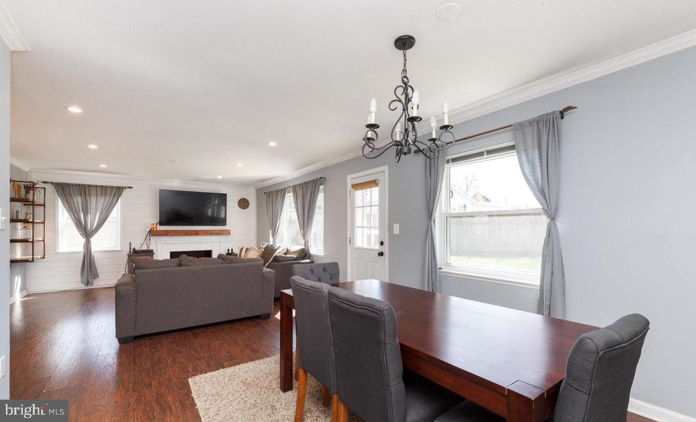 6226 Apache Street Springfield, VA 22150 - Photo 6 of 15 Bright and inviting living space.