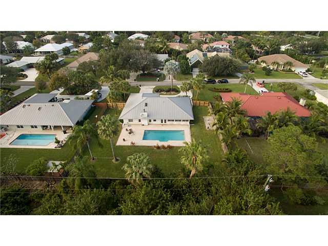 8482 Southeast Quail Ridge Way Hobe Sound, FL 33455 - Photo 5 of 21 Gallery Image 5