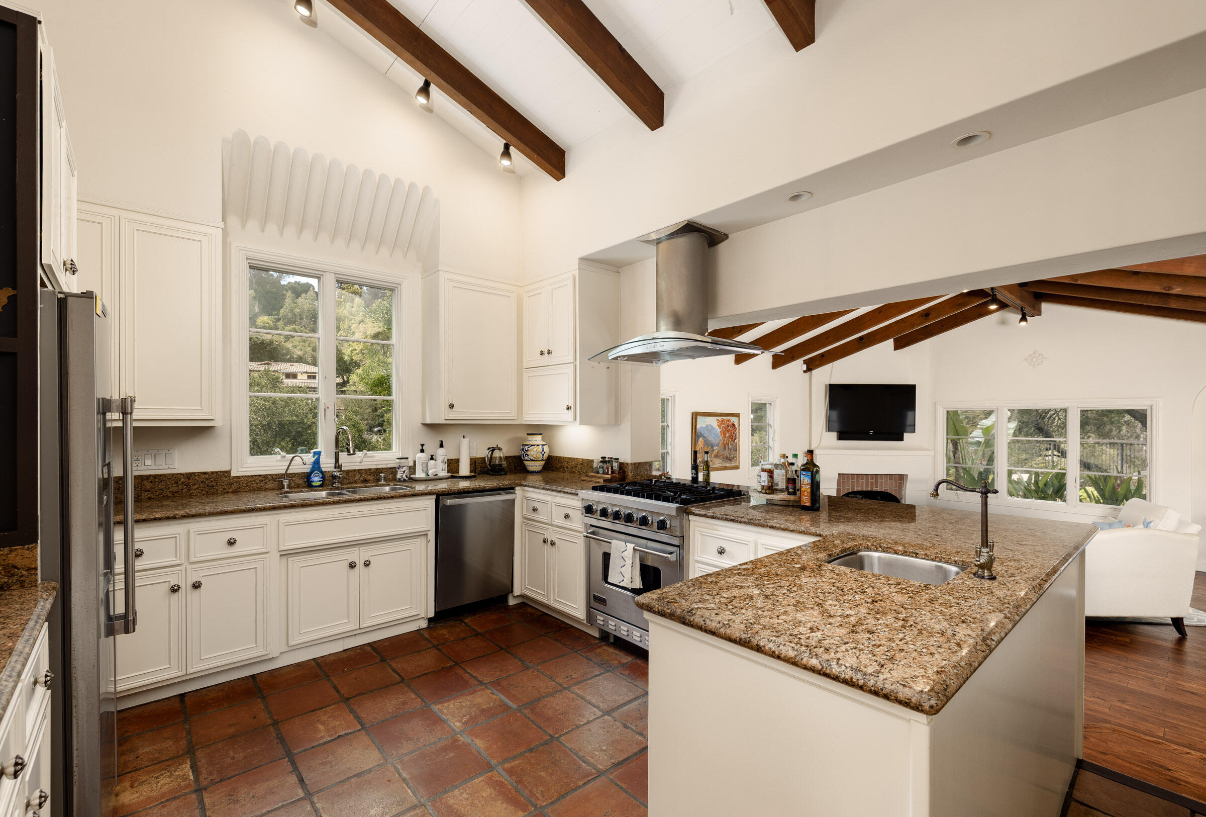 655 Coyote Road Santa Barbara, CA 93108 - Photo 10 of 38 655 Coyote Rd_0029
