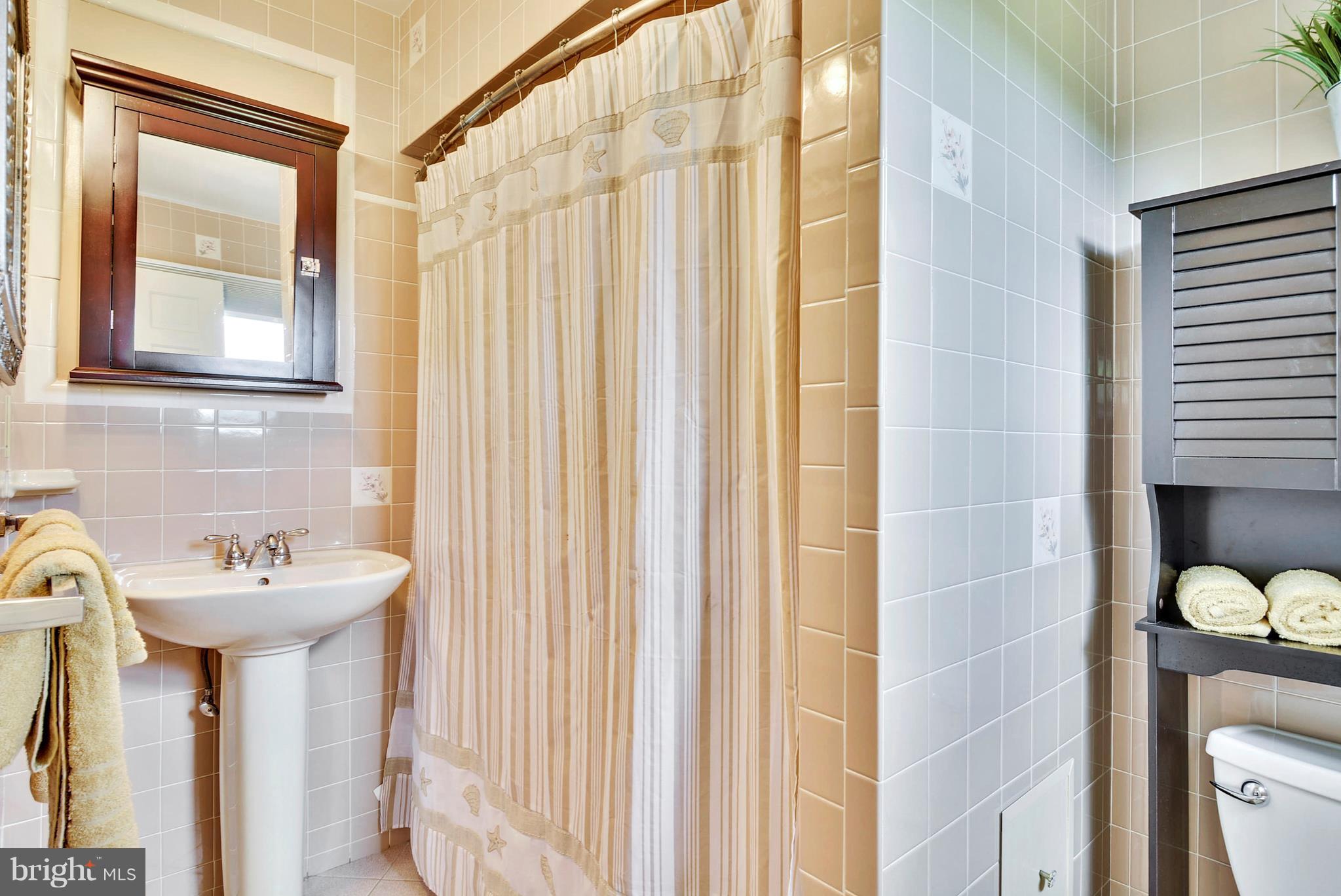 2716 Old Briggs Chaney Road Silver Spring, MD 20905 - Photo 19 of 30 Bath
