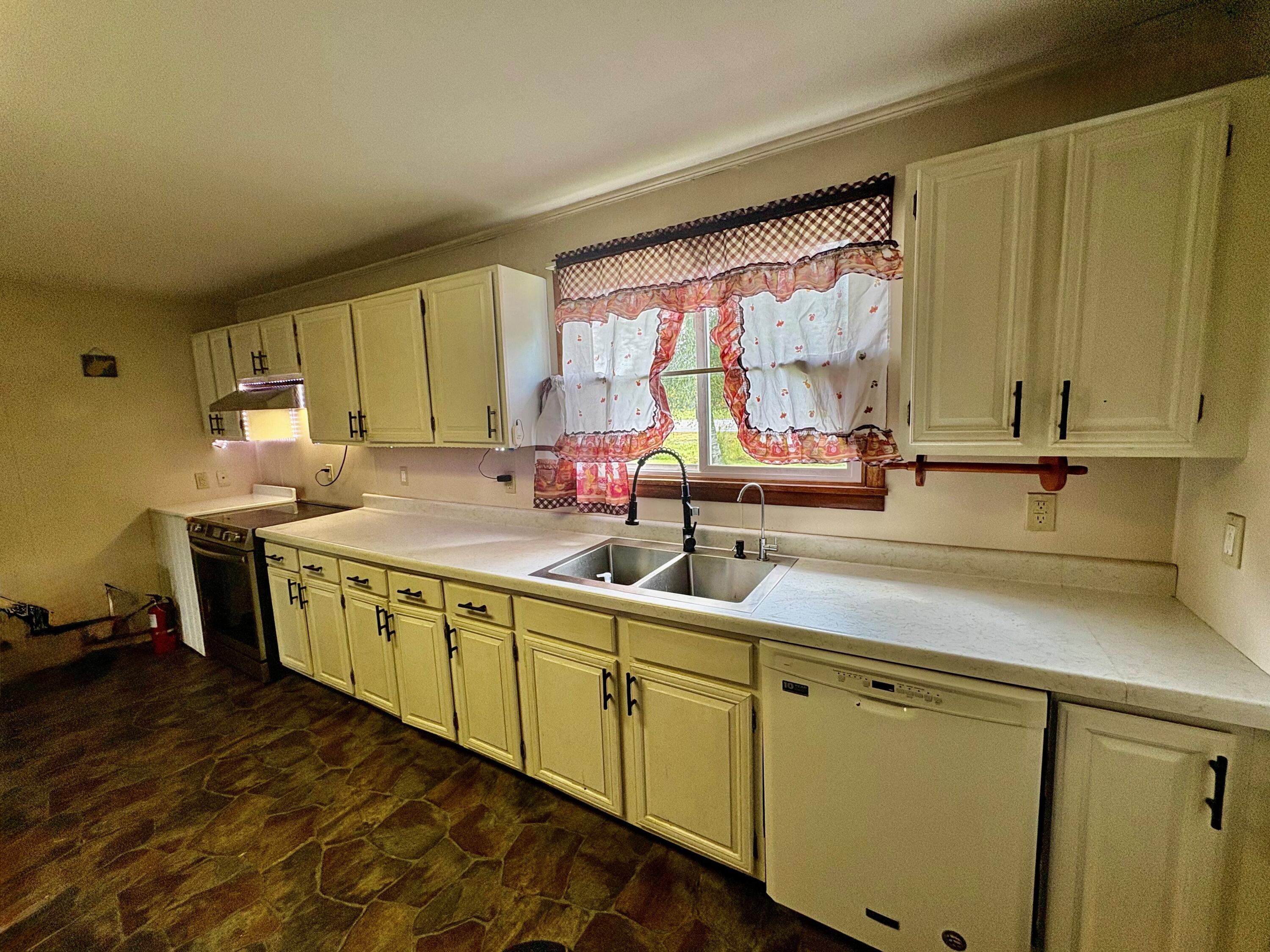 22 Dunmore Road Dunmore, WV 24934 - Photo 8 of 19 Gallery Image 8