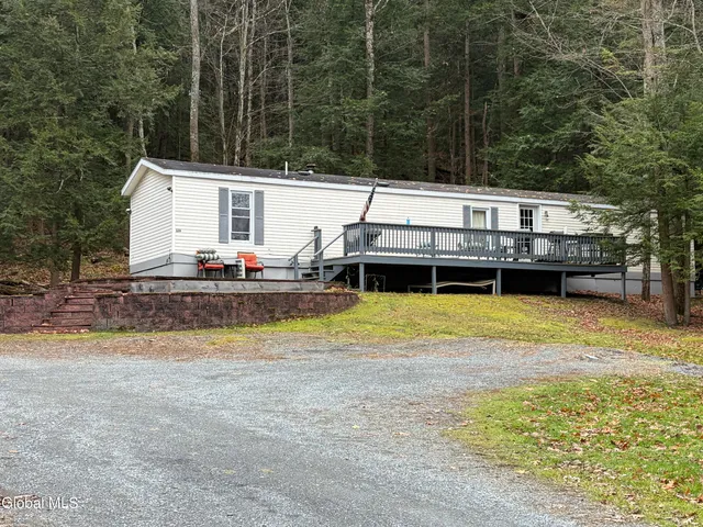 $329,000 | 63-140 Lemayville Way, Hampton, NY 12887