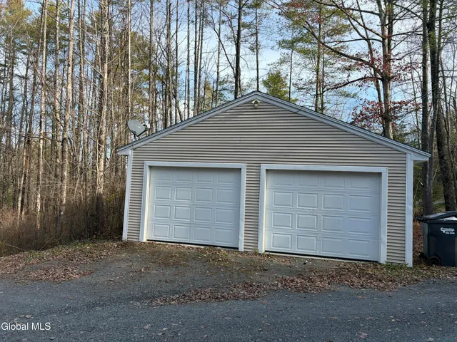 $329,000 | 63-140 Lemayville Way, Hampton, NY 12887