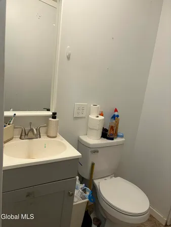 $299,000 | 63-140 Lemayville Way, Hampton, NY 12887