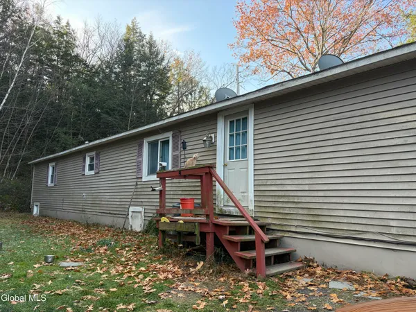 $329,000 | 63-140 Lemayville Way, Hampton, NY 12887