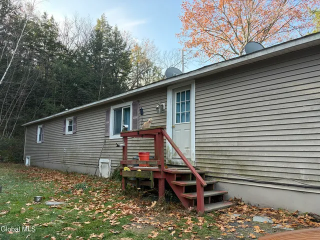 $329,000 | 63-140 Lemayville Way, Hampton, NY 12887