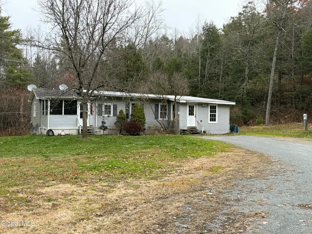 $329,000 | 63-140 Lemayville Way, Hampton, NY 12887