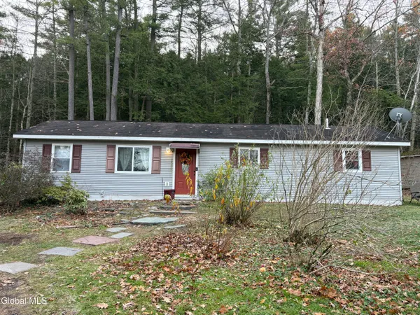 $299,000 | 63-140 Lemayville Way, Hampton, NY 12887