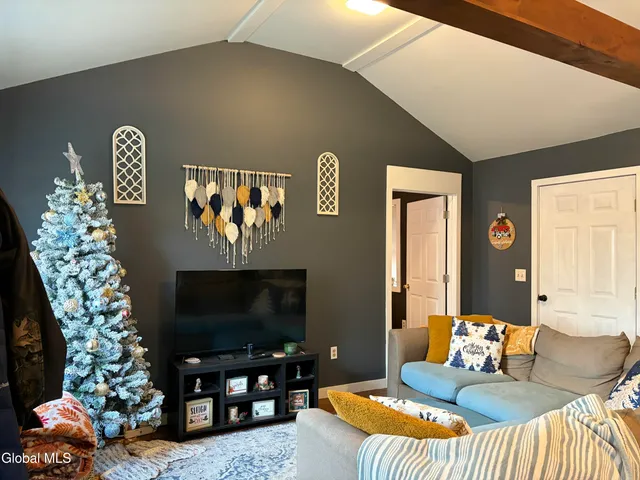 $329,000 | 63-140 Lemayville Way, Hampton, NY 12887