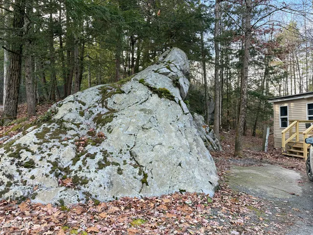 $329,000 | 63-140 Lemayville Way, Hampton, NY 12887