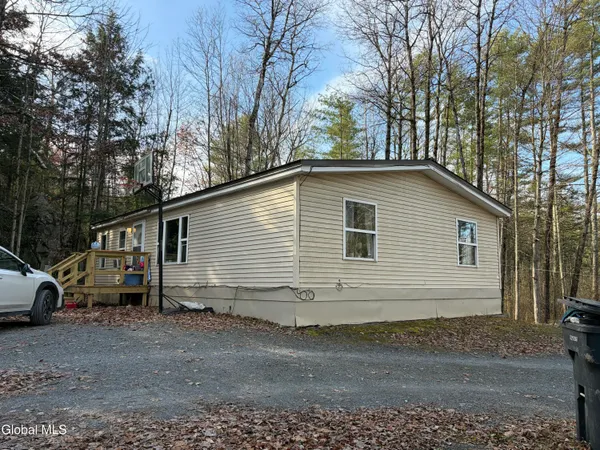$299,000 | 63-140 Lemayville Way, Hampton, NY 12887