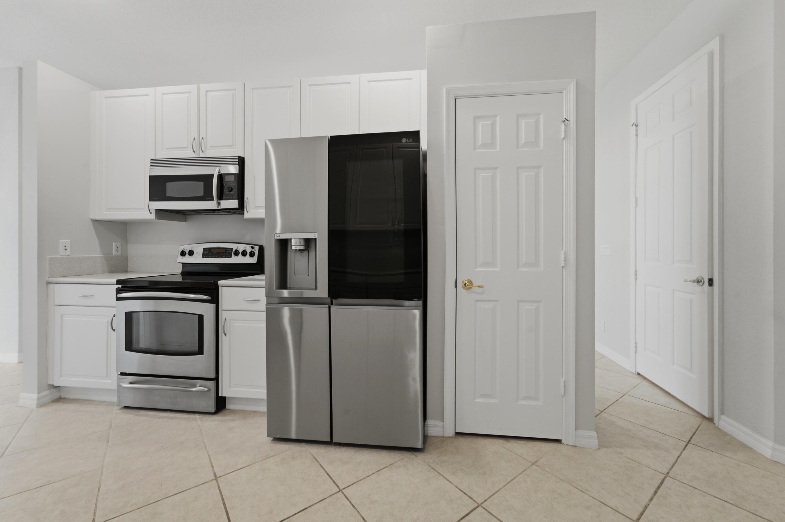 126 Lancaster Road Boynton Beach, FL 33426 - Photo 7 of 43 126_Lancaster_Road_Boynton_Beach_006