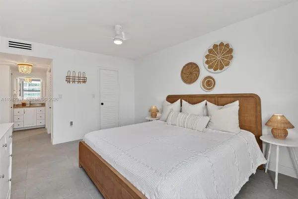 $3,500 | 2899 Collins Avenue, Unit 1223, Miami Beach, FL 33140