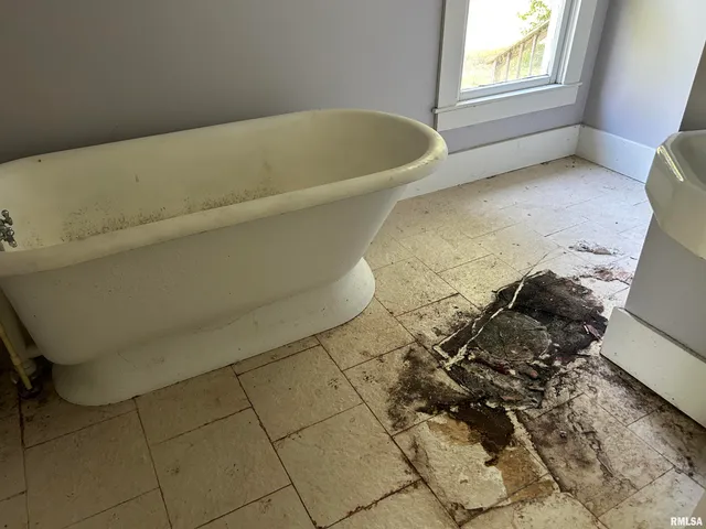 $32,513 | 211 East Lindell Street, West Frankfort, IL 62896