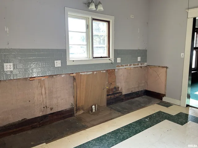 $32,513 | 211 East Lindell Street, West Frankfort, IL 62896