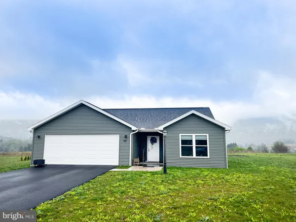 a front view of house with yard and garage