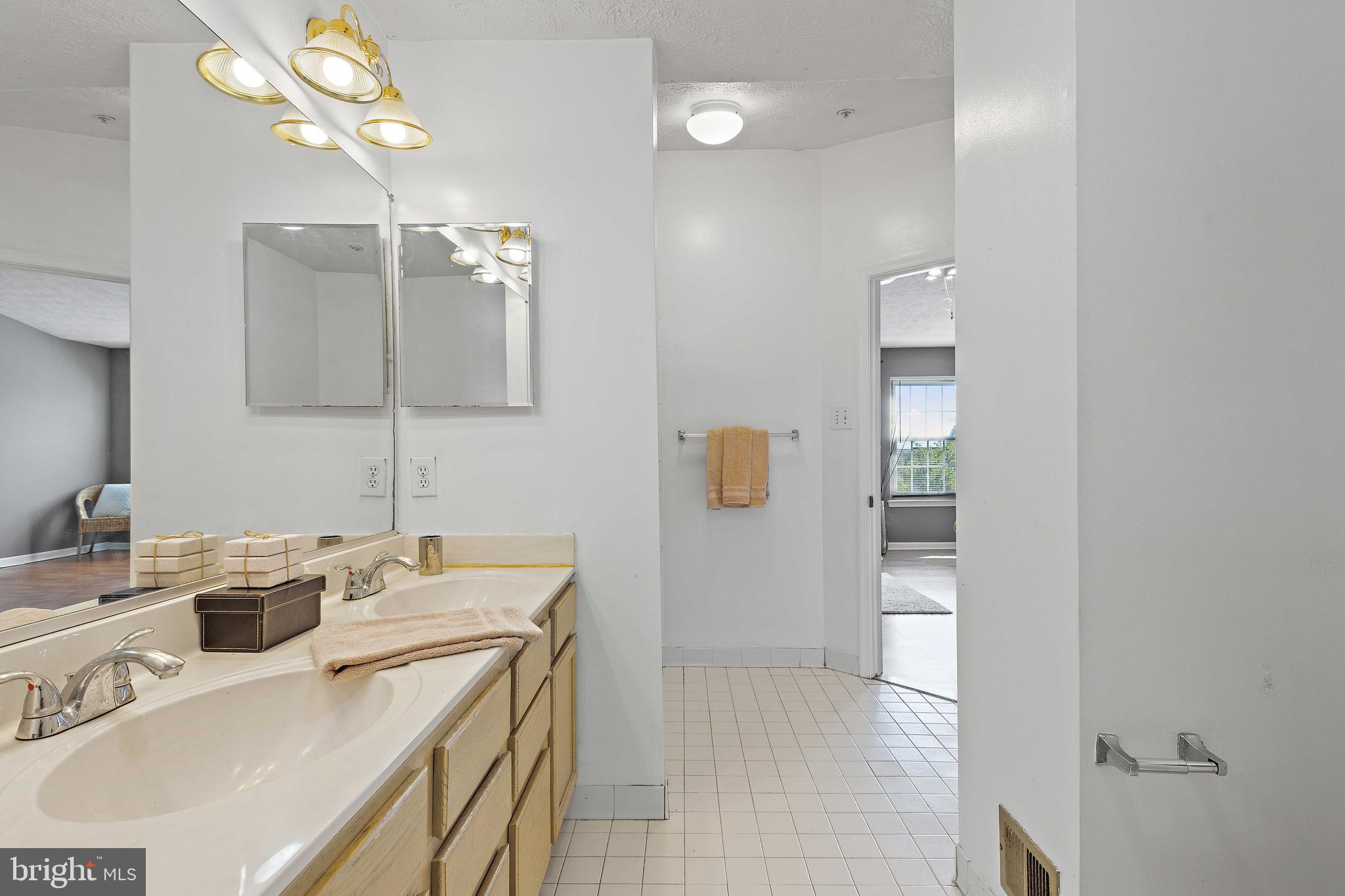 4232 Maple Path Circle, Unit 18 Nottingham, MD 21236 - Photo 23 of 24 Primary Bathroom