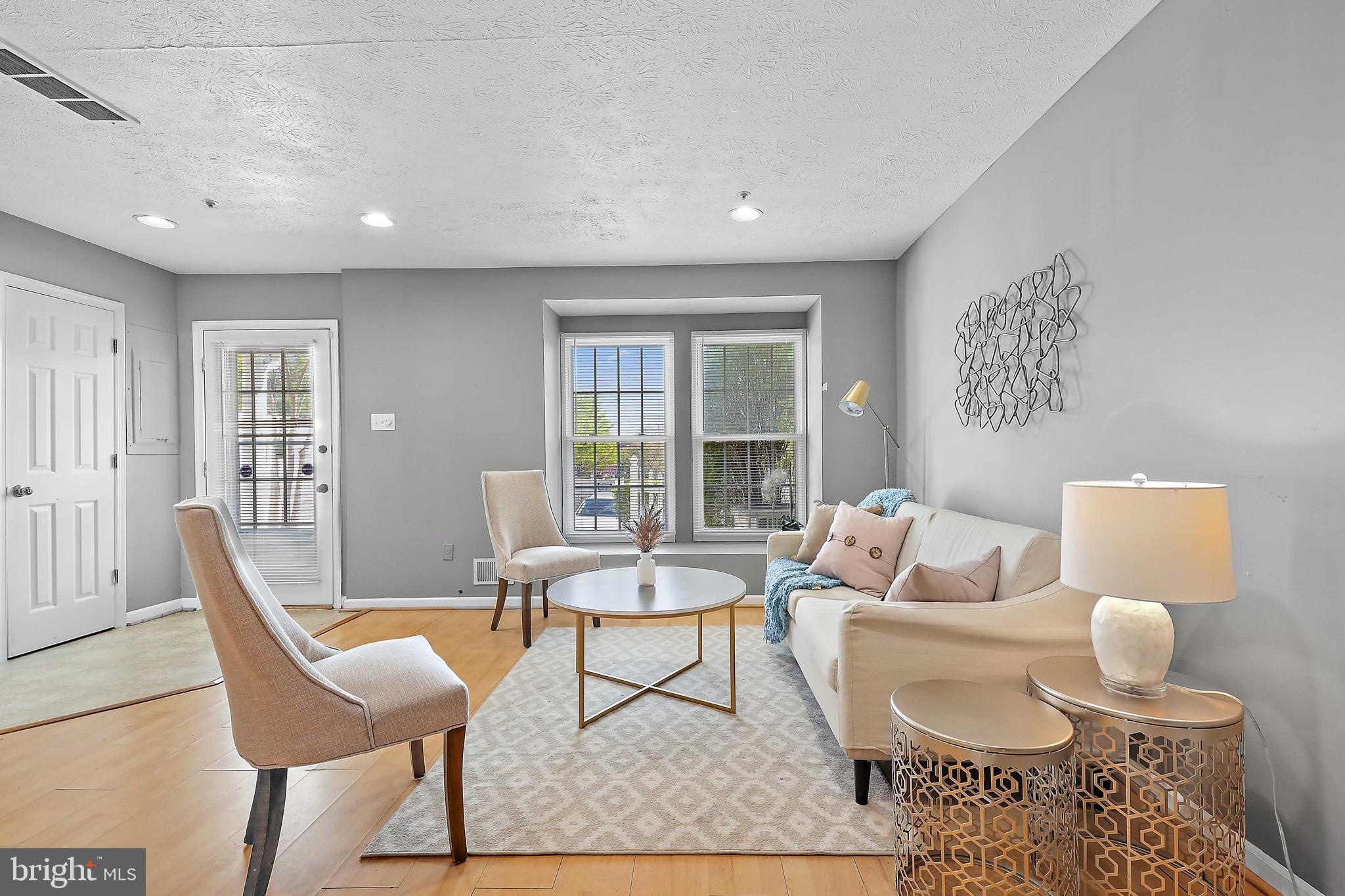 4232 Maple Path Circle, Unit 18 Nottingham, MD 21236 - Photo 5 of 24 Living Room