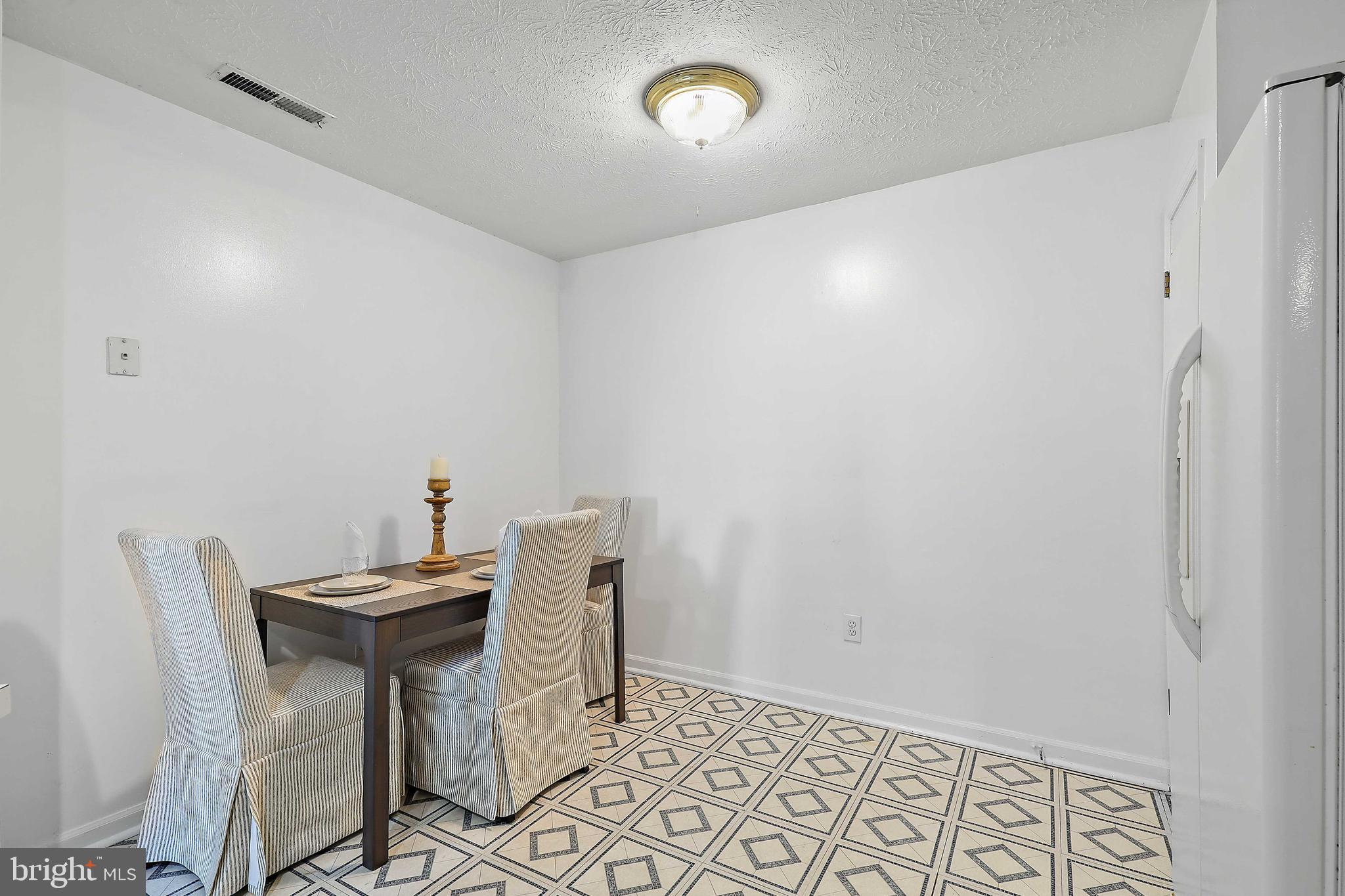 4232 Maple Path Circle, Unit 18 Nottingham, MD 21236 - Photo 9 of 24 Eat-in Kitchen