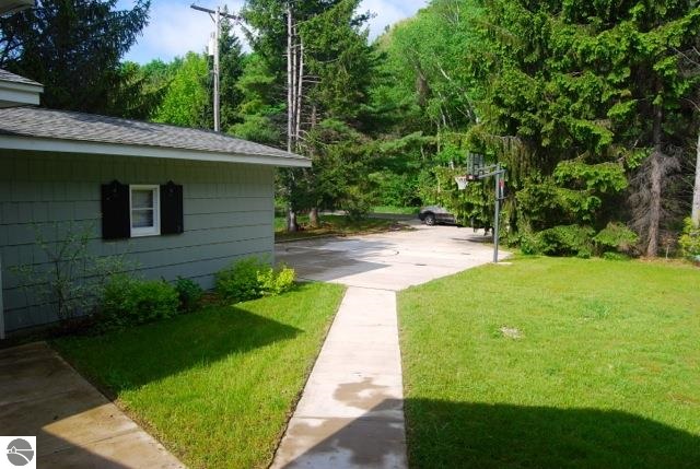 14230 Bluff Road Traverse City, MI 49686 - Photo 23 of 34 1780383-22.JPG