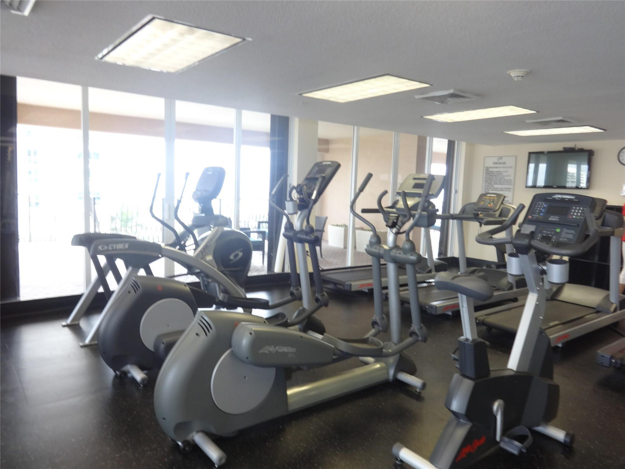 100 South Birch Road, Unit 1005D Fort Lauderdale, FL 33316 - Photo 35 of 36 Gym