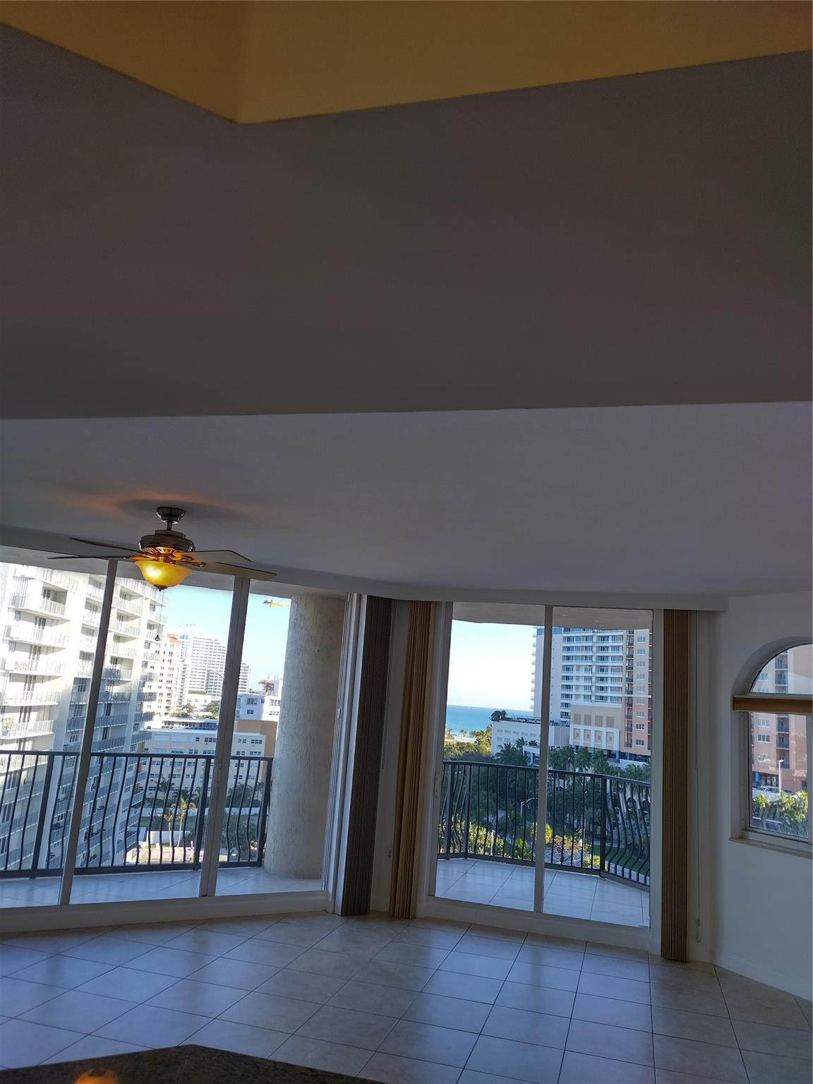100 South Birch Road, Unit 1005D Fort Lauderdale, FL 33316 - Photo 7 of 36 Living Room