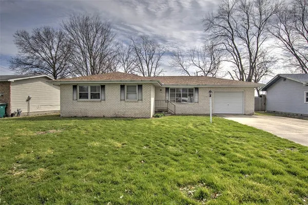 $129,900 | 121 West Frantz Street, Cerro Gordo, IL 61818