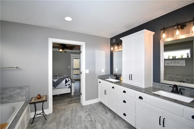 $600,000 | 2406 Northeast 158th Street, Smithville, MO 64089