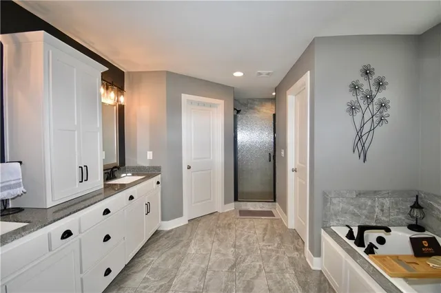 $600,000 | 2406 Northeast 158th Street, Smithville, MO 64089