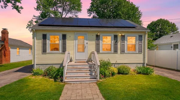 a view of a house with a yard