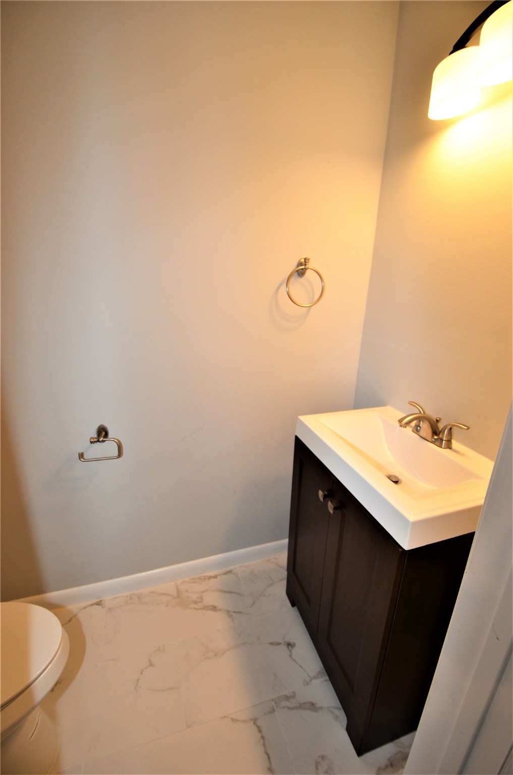 1902 Coulcrest Drive Houston, TX 77055 - Photo 11 of 27 a bathroom with a sink and mirror