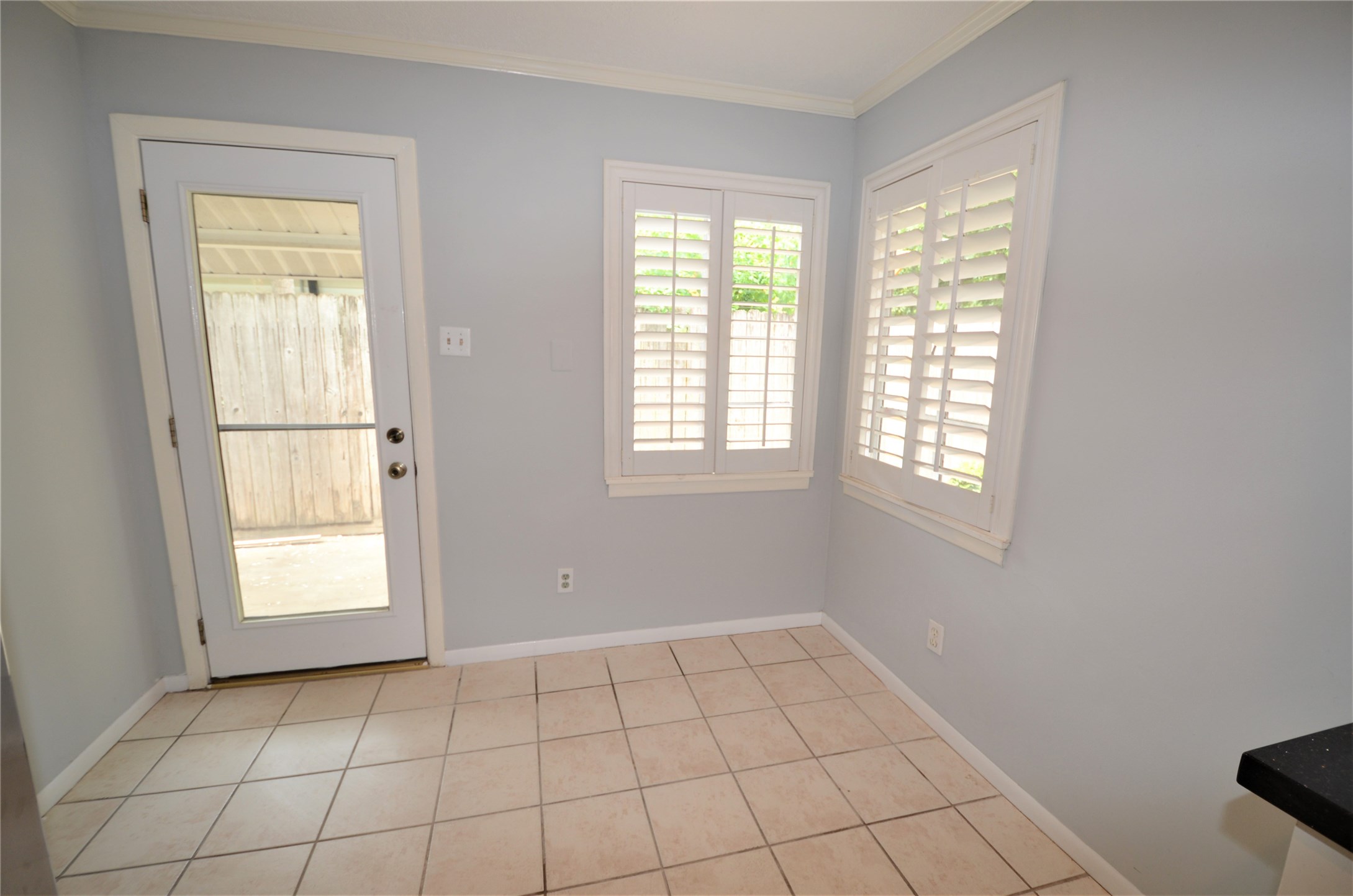 1902 Coulcrest Drive Houston, TX 77055 - Photo 9 of 27 an empty room with windows