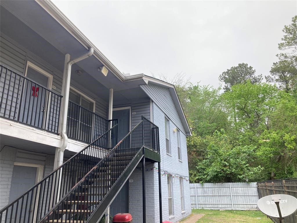 7201 Hallshire Drive, Unit 235 Houston, TX 77016 - Photo 3 of 10 a view of balcony with small garden