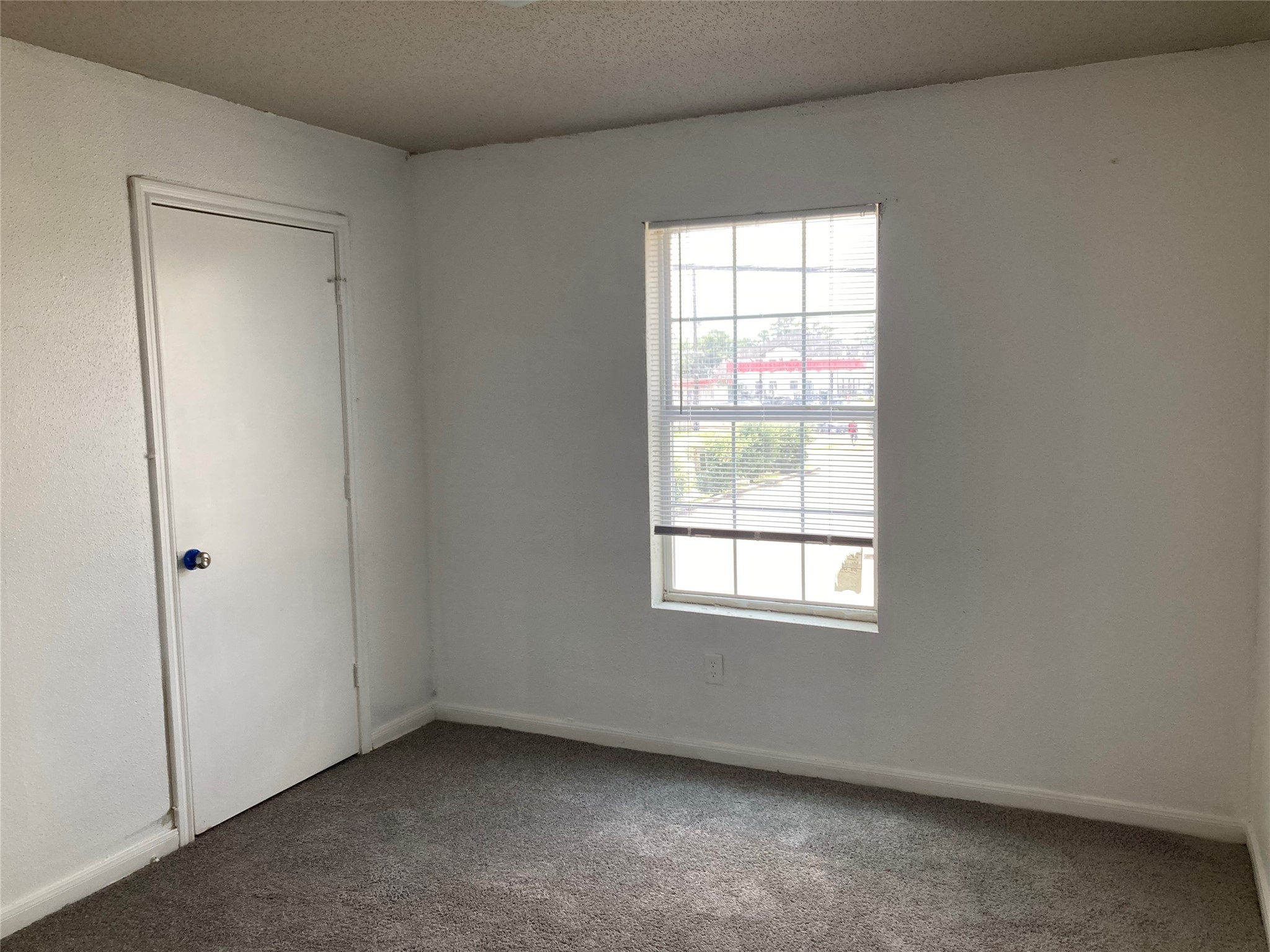 7201 Hallshire Drive, Unit 235 Houston, TX 77016 - Photo 9 of 10 an empty room with a window