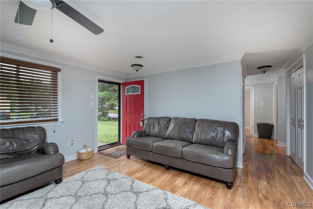 6424 Husting Road Chesterfield, VA 23832 - Photo 4 of 16 a living room with furniture and a window
