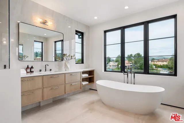 $8,000,000 | 3708 Brigantine Circle, Westlake Village, CA 91361