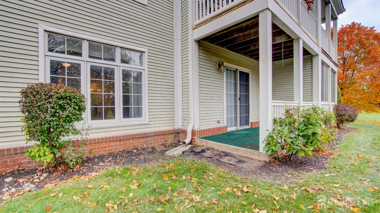40 B Rutland Lane Monroe Township, NJ 08831 - Photo 15 of 31 a front view of a house with garden
